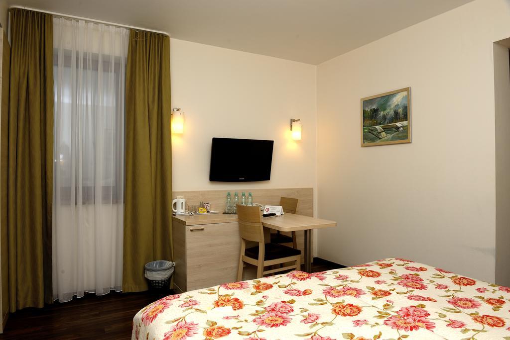 Sromowce Niżne Hotel Nad Przelomem מראה חיצוני תמונה